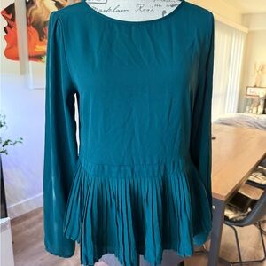 The Limited Women’s Top Size Small Green blouse